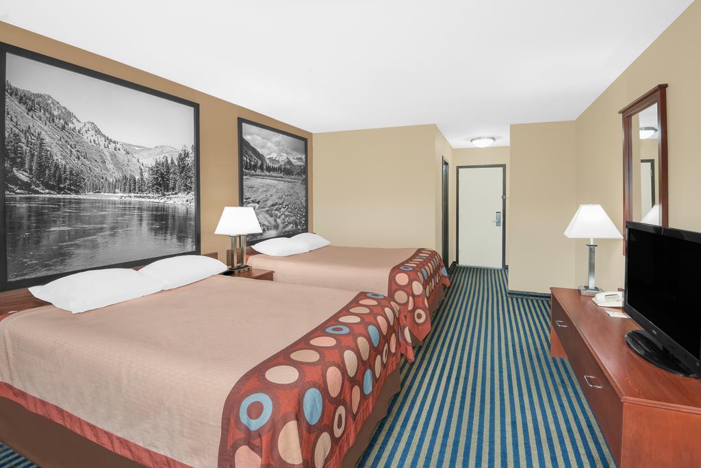 Super 8 By Wyndham Marshalltown Exterior photo