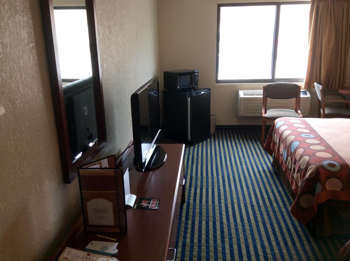 Super 8 By Wyndham Marshalltown Room photo